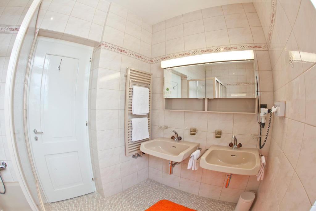 Hotel Post Pontresina Room photo